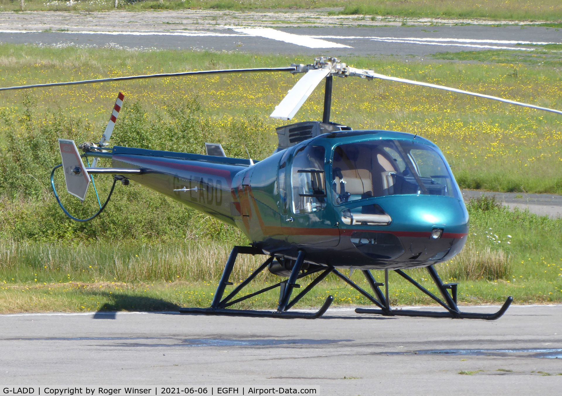 G-LADD, 1999 Enstrom 480 C/N 5037, Visiting helicopter.