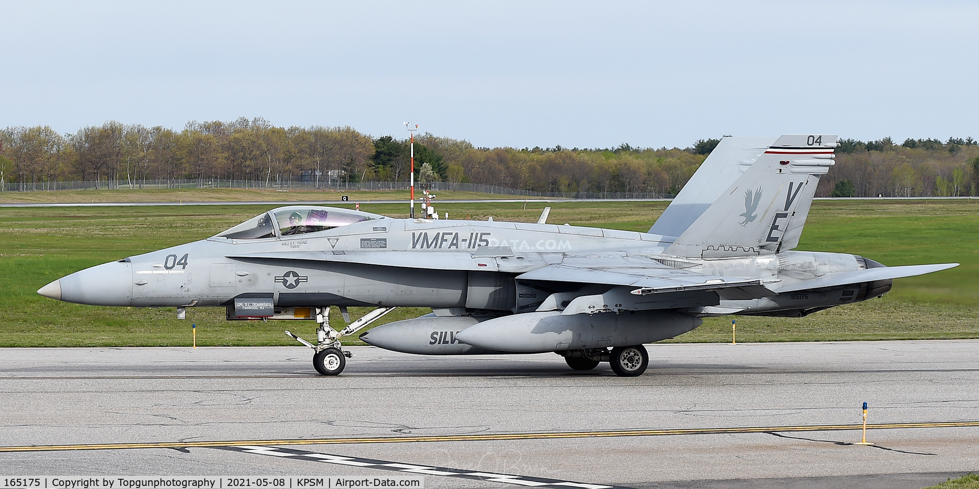 165175, McDonnell Douglas F/A-18C Hornet C/N 1295/C400, VMFA-115 Screaming Eagles
BLADE11 taxing to RW34