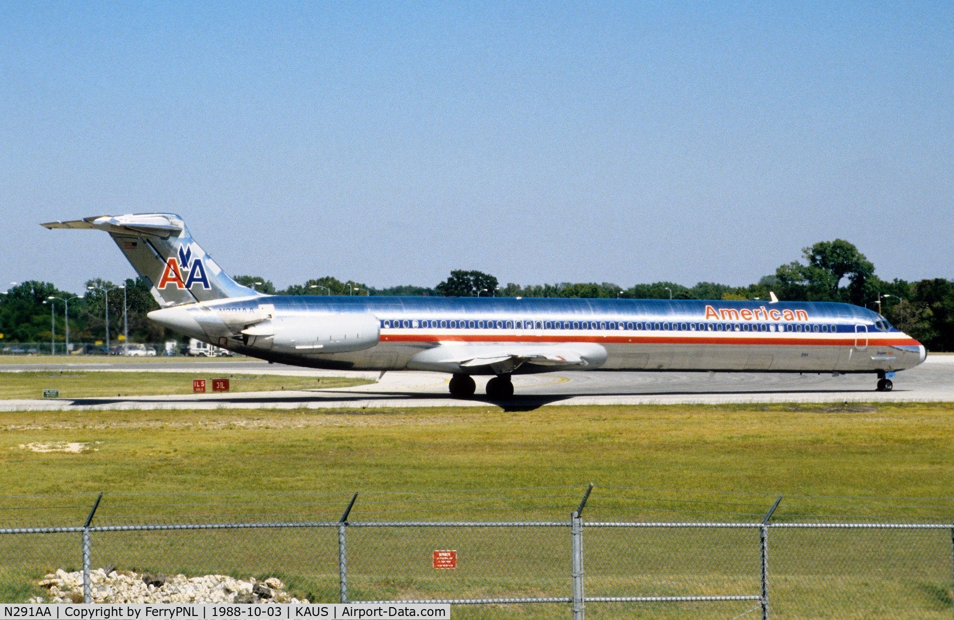 N291AA, 1985 McDonnell Douglas MD-82 (DC-9-82) C/N 49303, American MD82 departing