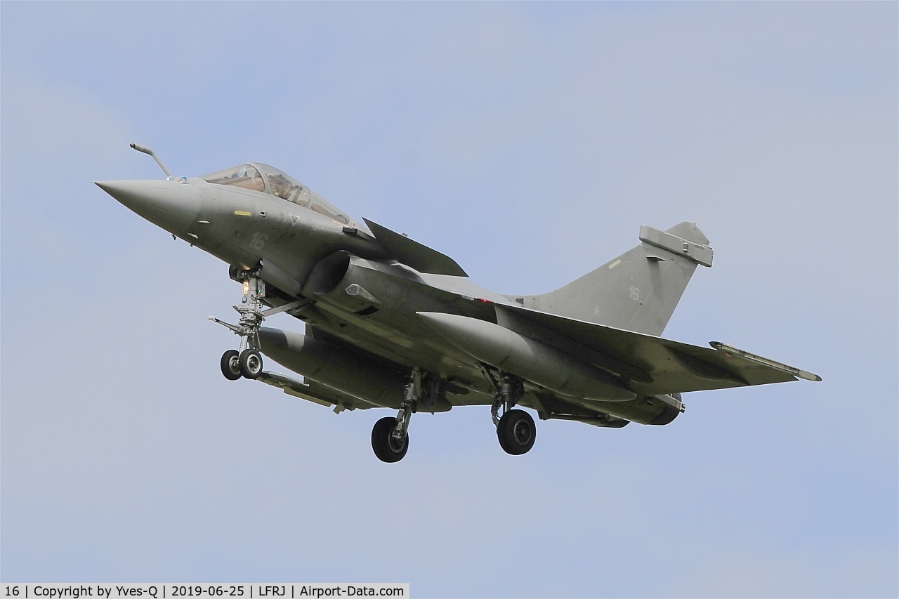 16, Dassault Rafale M C/N 16, Dassault Rafale M, Short approach rwy 26, Landivisiau Naval Air Base (LFRJ)