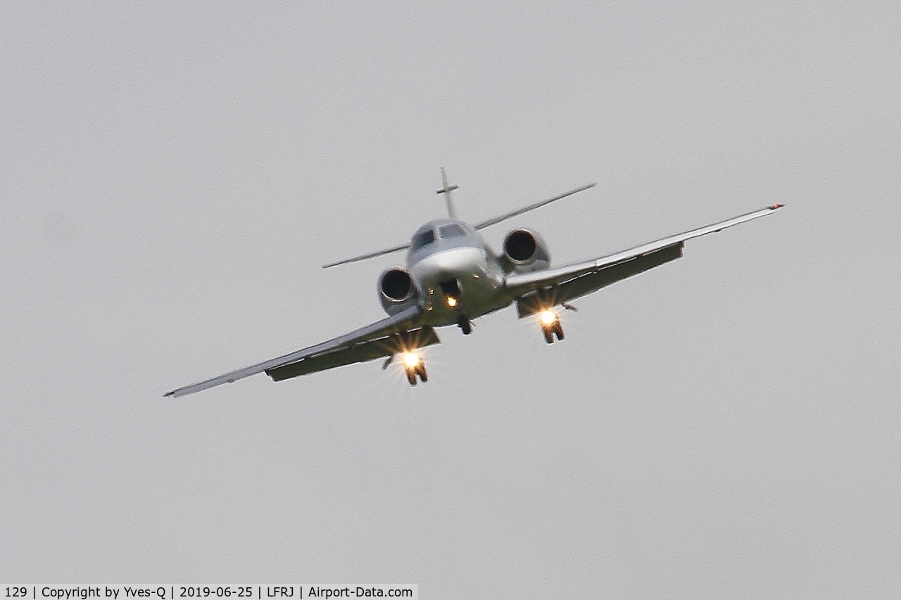129, 1978 Dassault Falcon 10MER C/N 129, Dassault Falcon 10 MER, Short approach rwy 26, Landivisiau Naval Air Base (LFRJ)