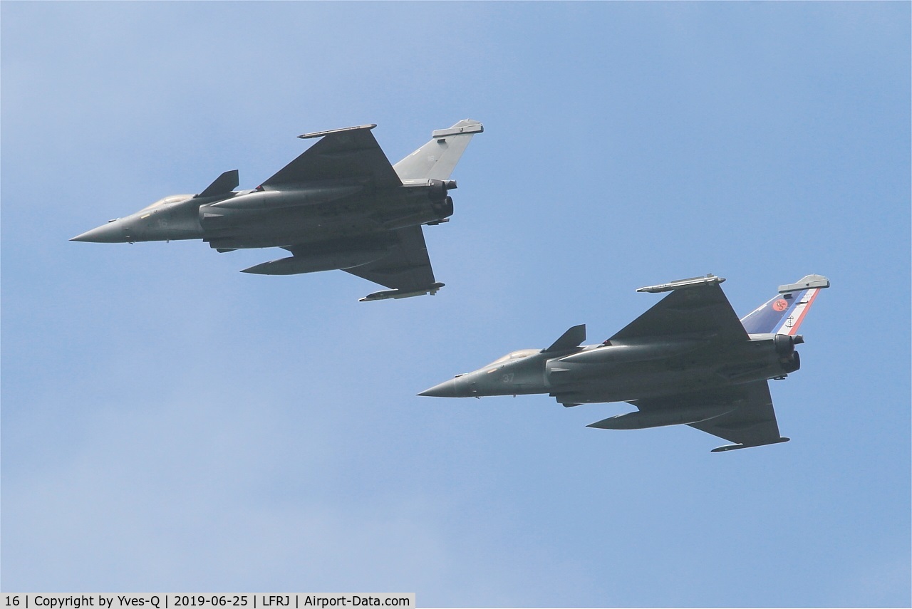 16, Dassault Rafale M C/N 16, Dassault Rafale M, Flight over Landivisiau Naval Air Base (LFRJ)