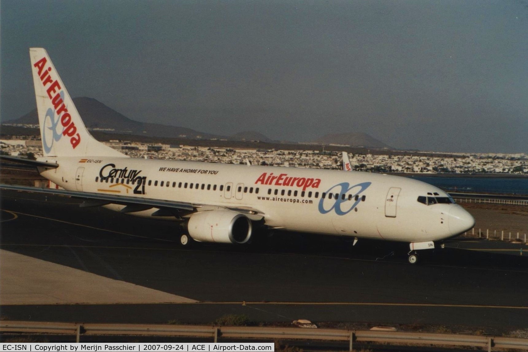 EC-ISN, 2002 Boeing 737-86Q C/N 30291, bought slide