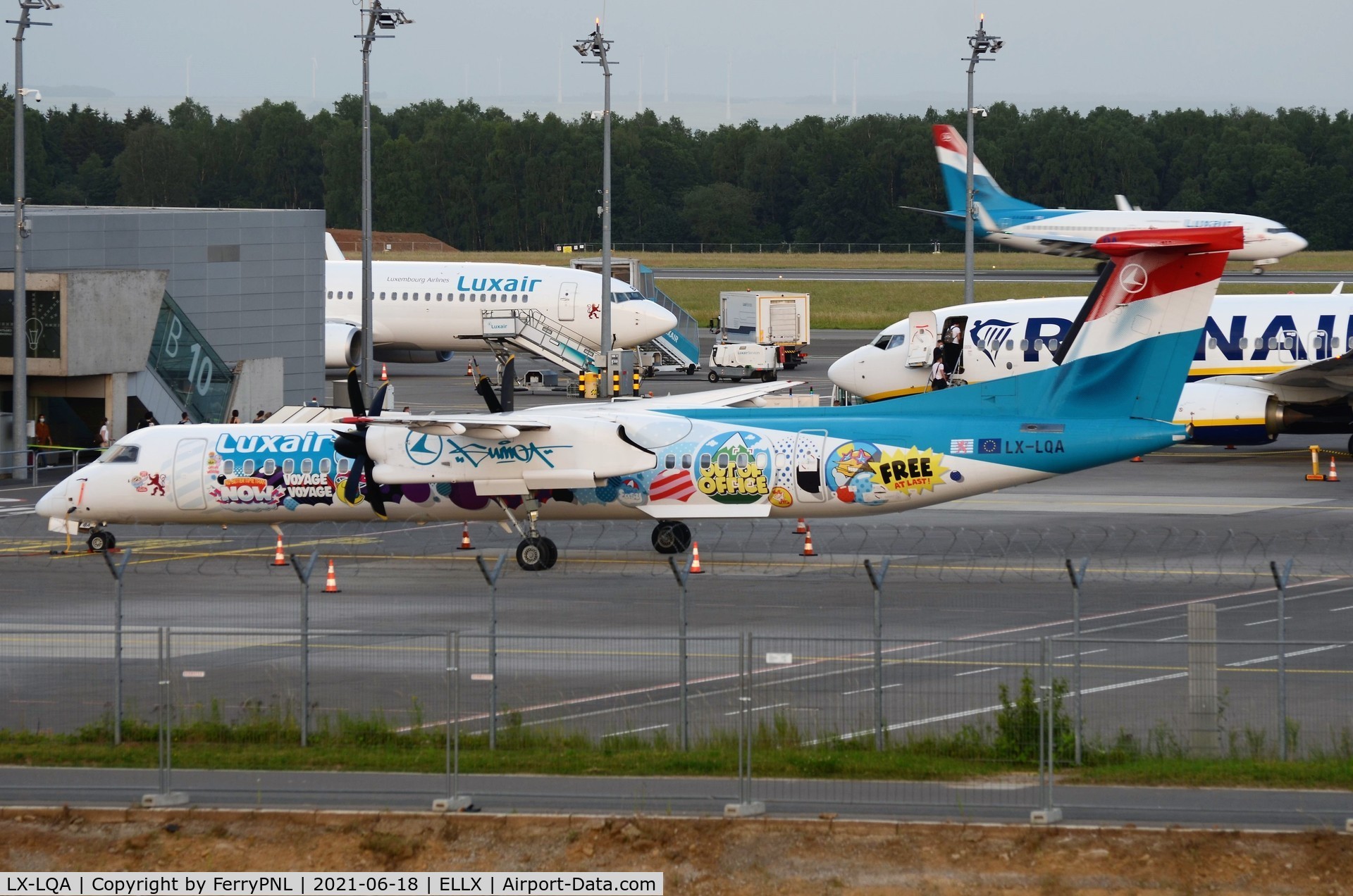 LX-LQA, 2014 De Havilland Canada DHC-8-402 Dash 8 C/N 4468, Luxair DHC8 with some graffiti applied