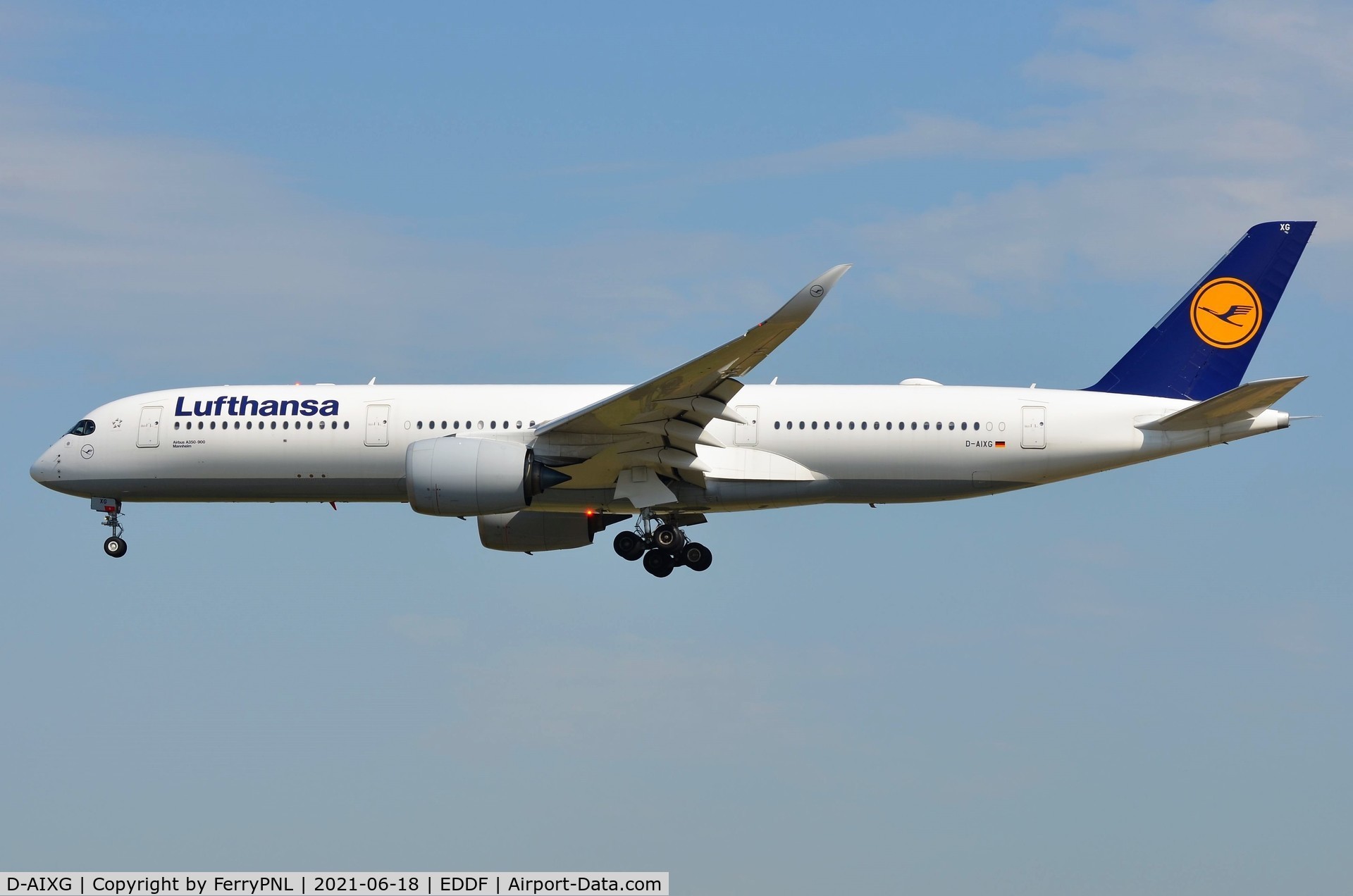 D-AIXG, 2017 Airbus A350-941 C/N 174, Landing of Lufthansa A359