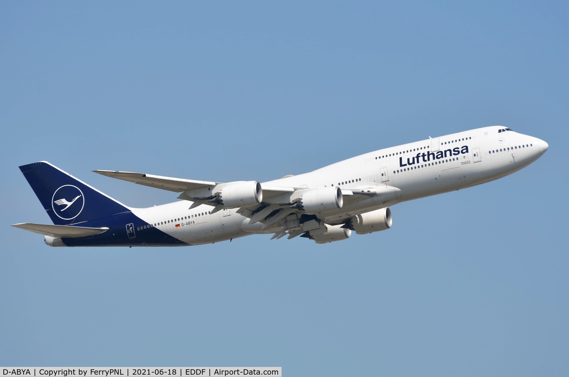 D-ABYA, 2012 Boeing 747-830 C/N 37827, Lufthansa B748 taking-off
