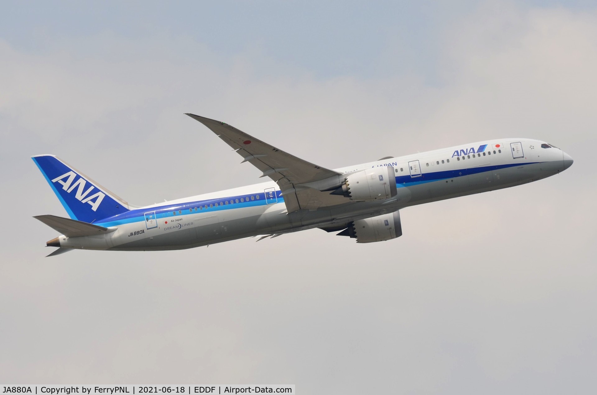 JA880A, 2016 Boeing 787-9 Dreamliner C/N 34533, ANA B789 taking-off for Tokyo