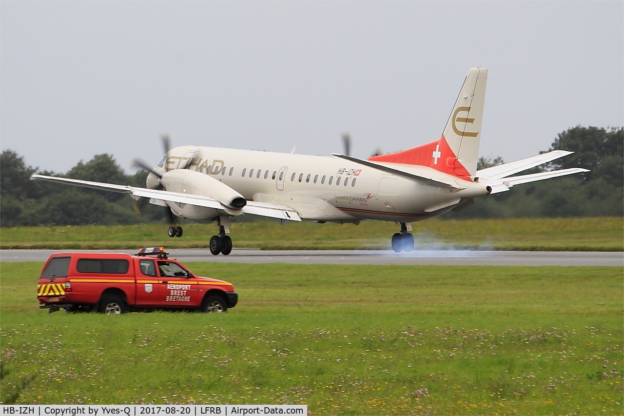 HB-IZH, 1994 Saab 2000 C/N 2000-011, Saab 2000, Landing rwy 25L, Brest-Bretagne airport (LFRB-BES)