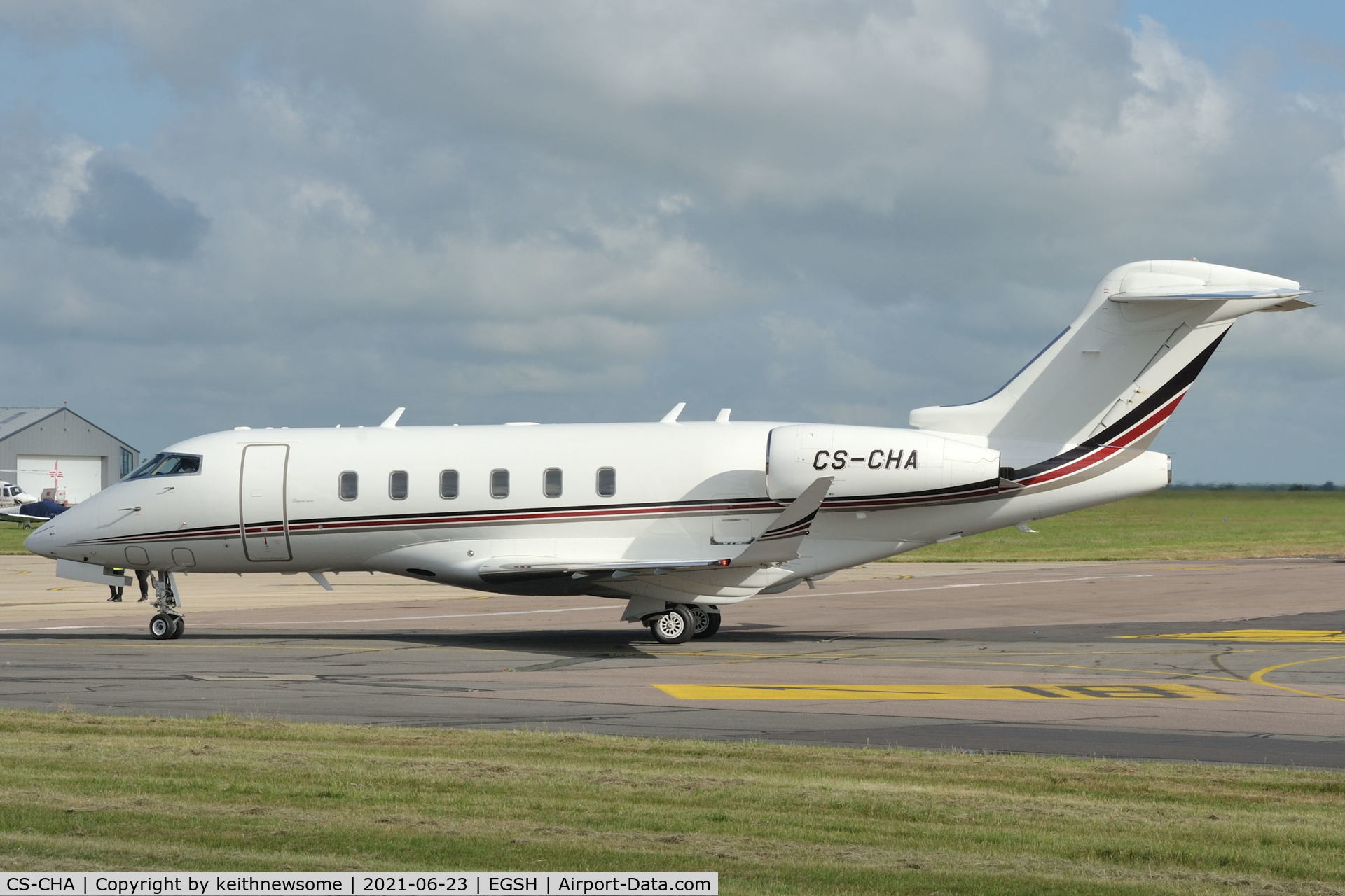 CS-CHA, 2014 Bombardier Challenger 350 (BD-100-1A10) C/N 20544, Arriving at Norwich from Jersey.
