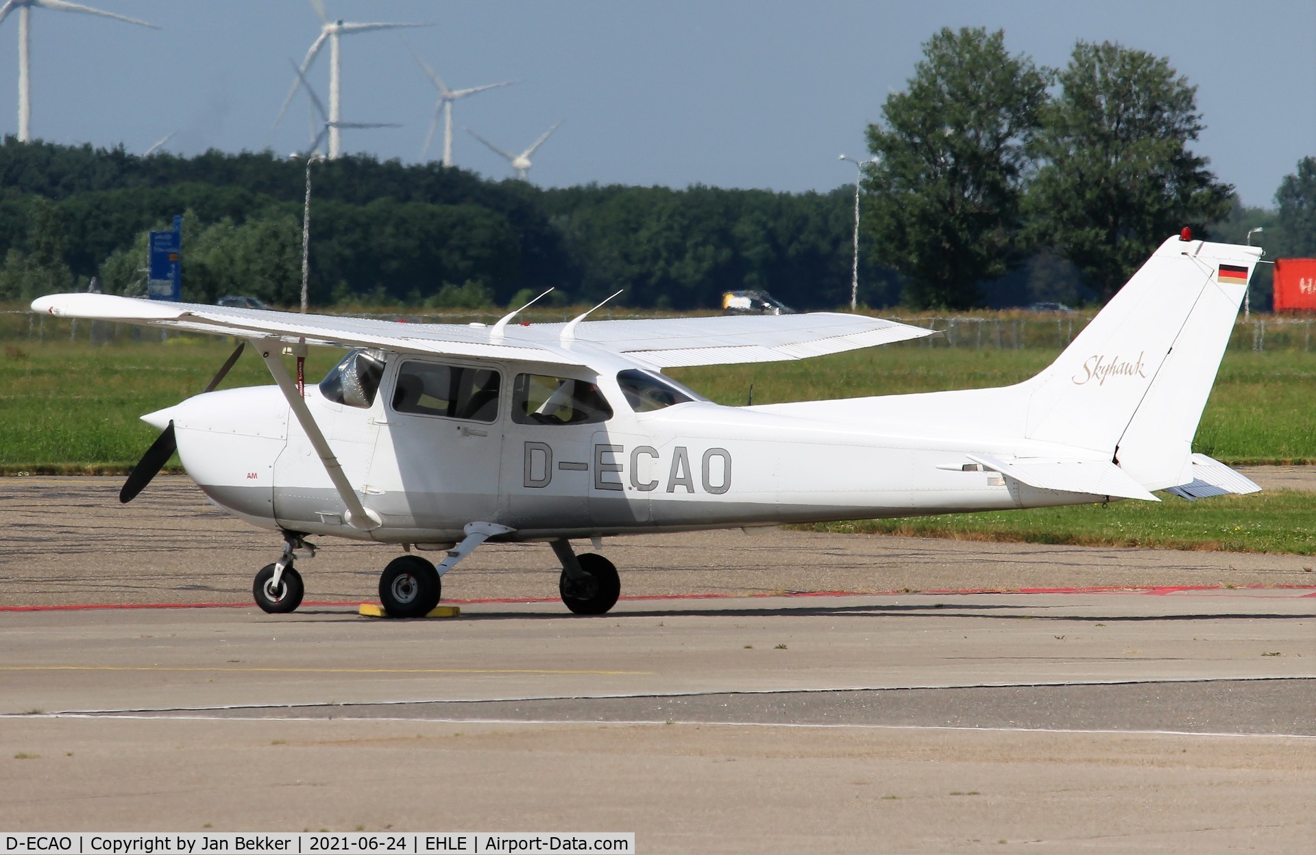 D-ECAO, Cessna 172R Skyhawk II C/N 172-80049, Lelystad Airport