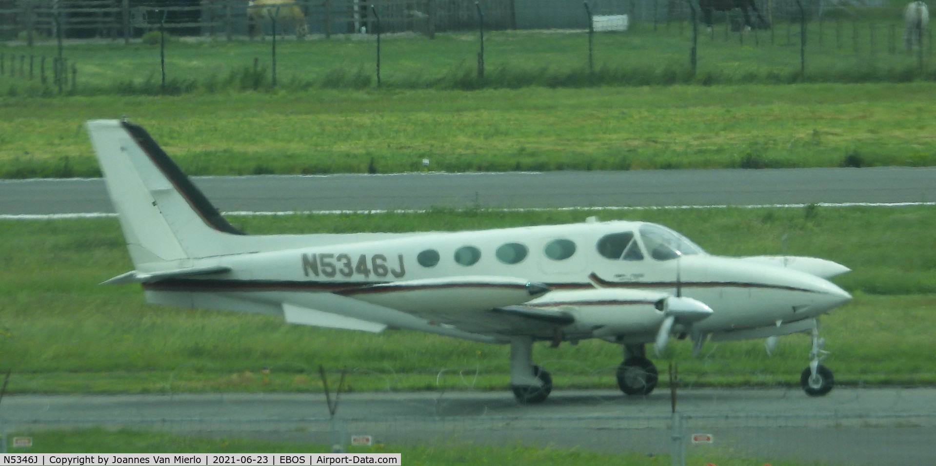 N5346J, 1977 Cessna 340A C/N 340A0419, Picture taken from the airport restaurant at Ostend