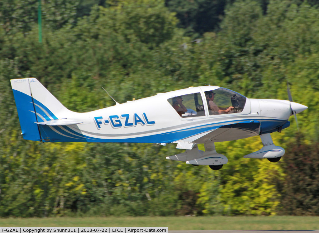 F-GZAL, Robin DR-400-120 Dauphin 2+2 C/N 2502, On take off...