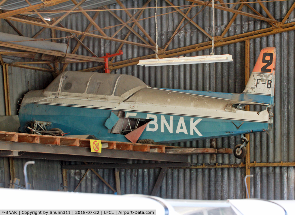 F-BNAK, Zlín Z-326 Trener Master C/N 907, Still at the same location since 10 years...