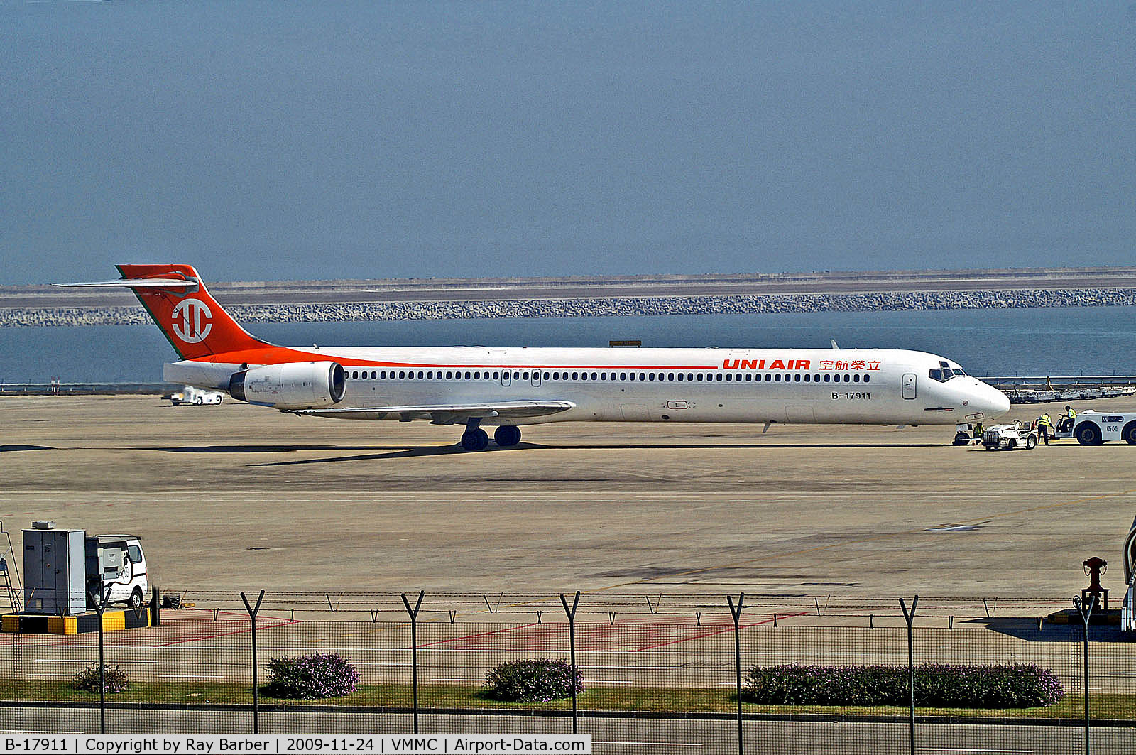 B-17911, 1996 McDonnell Douglas MD-90-30 C/N 53535/2158, B-17911   McDonnell Douglas MD-90-30 [53535] (UNI Air) Macau Int'l~B 24/11/2009