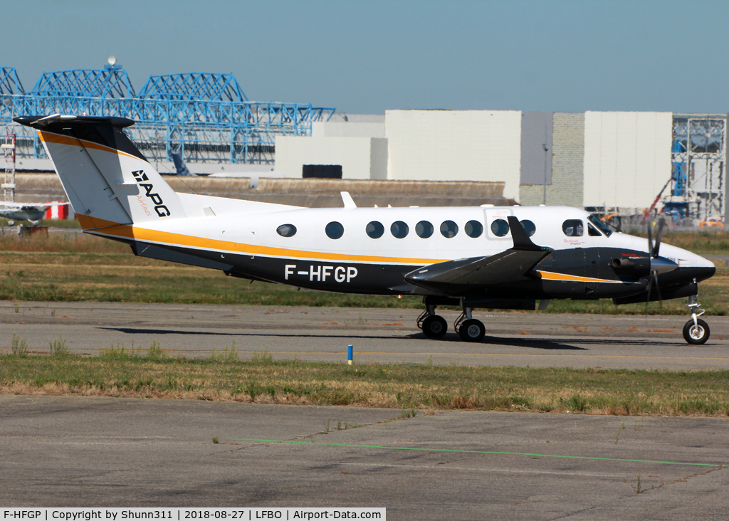F-HFGP, 2010 Hawker Beechcraft 350i King Air C/N FL-702, Taxiing to the General Aviation area...