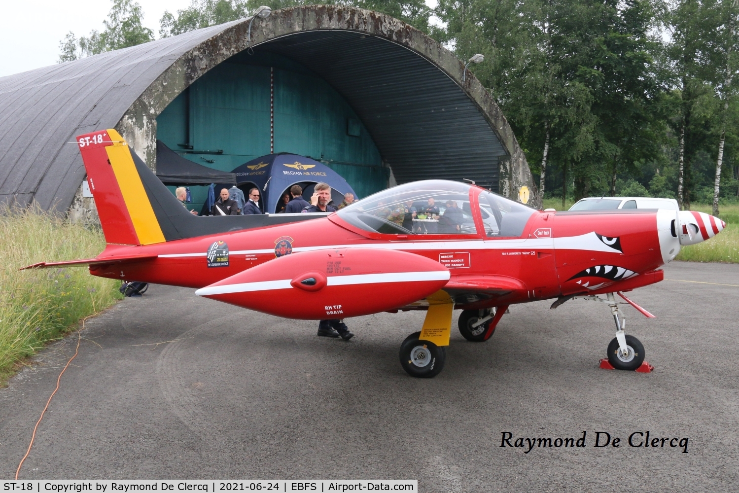 ST-18, SIAI-Marchetti SF-260M C/N 10-18, ST-18 in Red Devils livery at spottersday Florennes.
