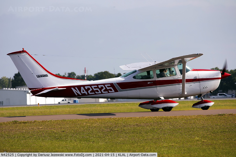 N42525, 1968 Cessna 182L Skylane C/N 18259056, Cessna 182L Skylane  C/N 18259056, N42525