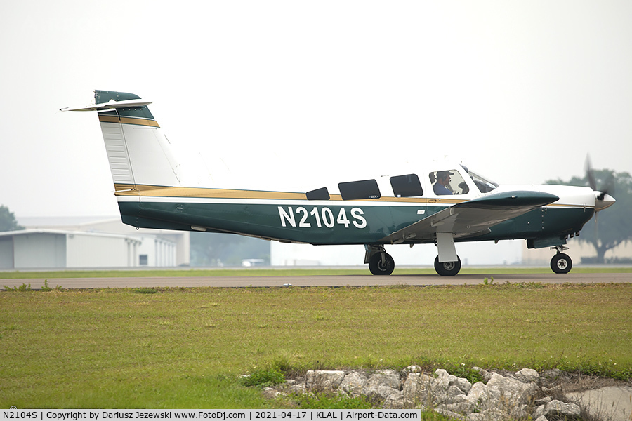 N2104S, Piper PA-32RT-300 C/N 32R-7985087, Piper PA-32RT-300 Lance  C/N 32R-7985087, N2104S