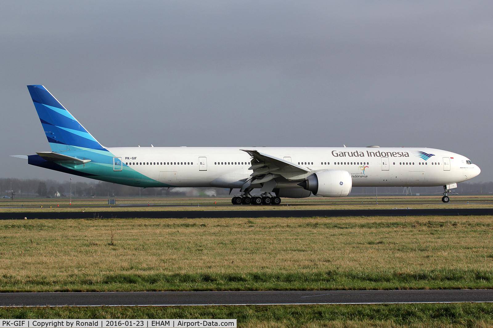 PK-GIF, 2014 Boeing 777-3U3/ER C/N 29148, at spl