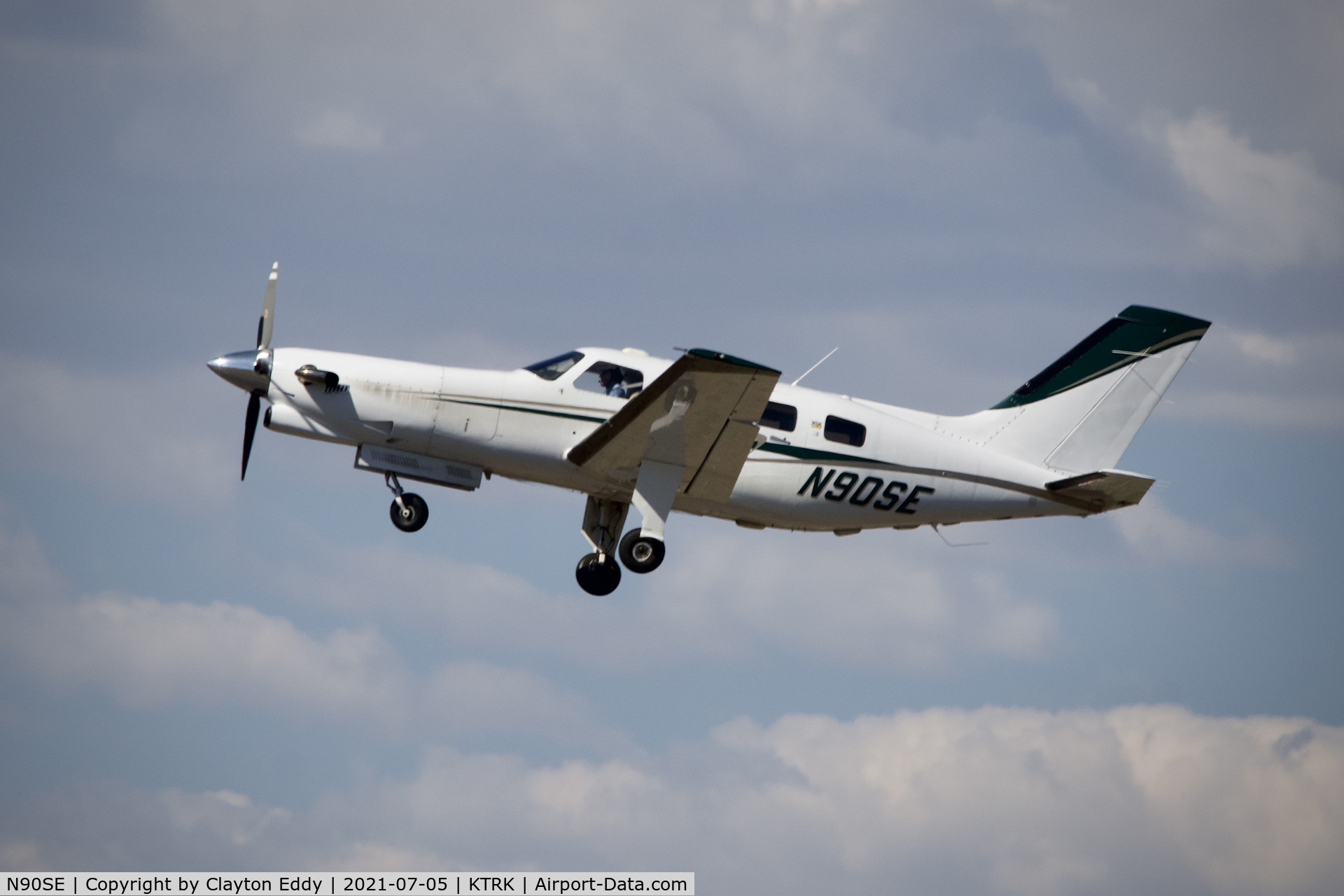 N90SE, 1989 Piper PA-46-350P Malibu Mirage C/N 4622041, Truckee airport California 2021.