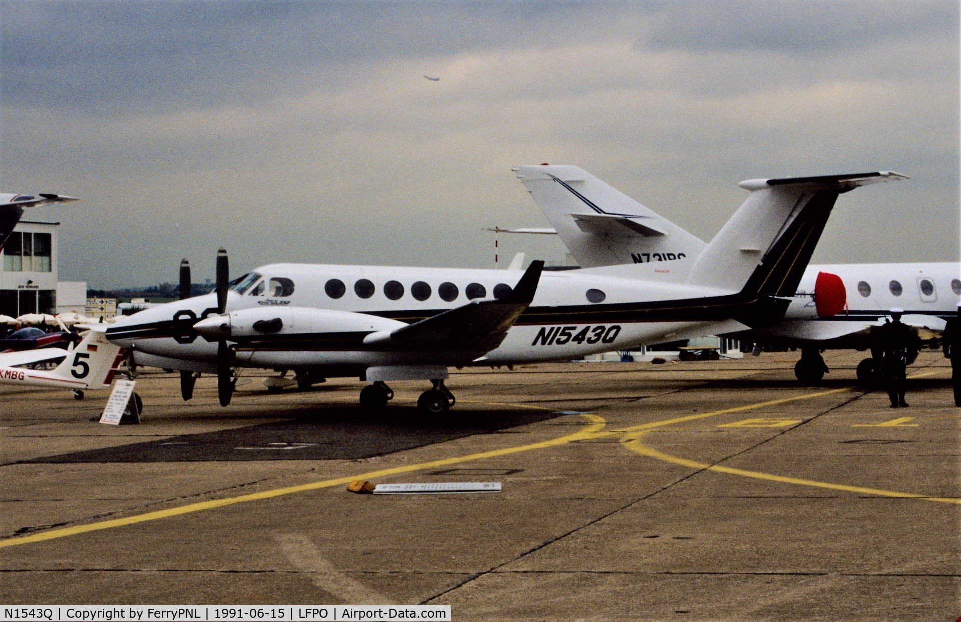 N1543Q, 1990 Beech Super King Air 350 C/N FL-23, Transair USA Inc Be350 on display