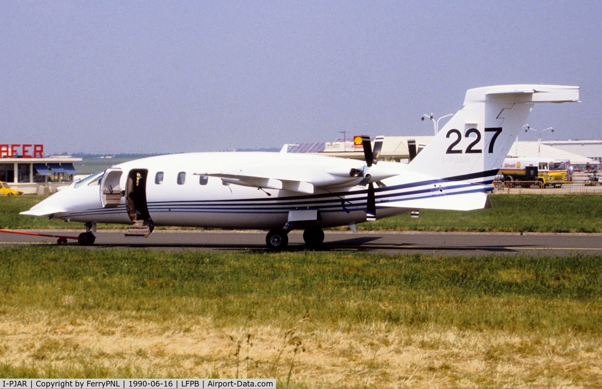 I-PJAR, 1987 Piaggio P-180 Avanti II C/N 1002, Piaggio P-180 under tow