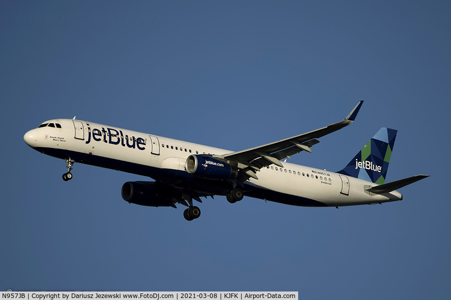 N957JB, 2015 Airbus A321-231 C/N 6809, Airbus A321-231  