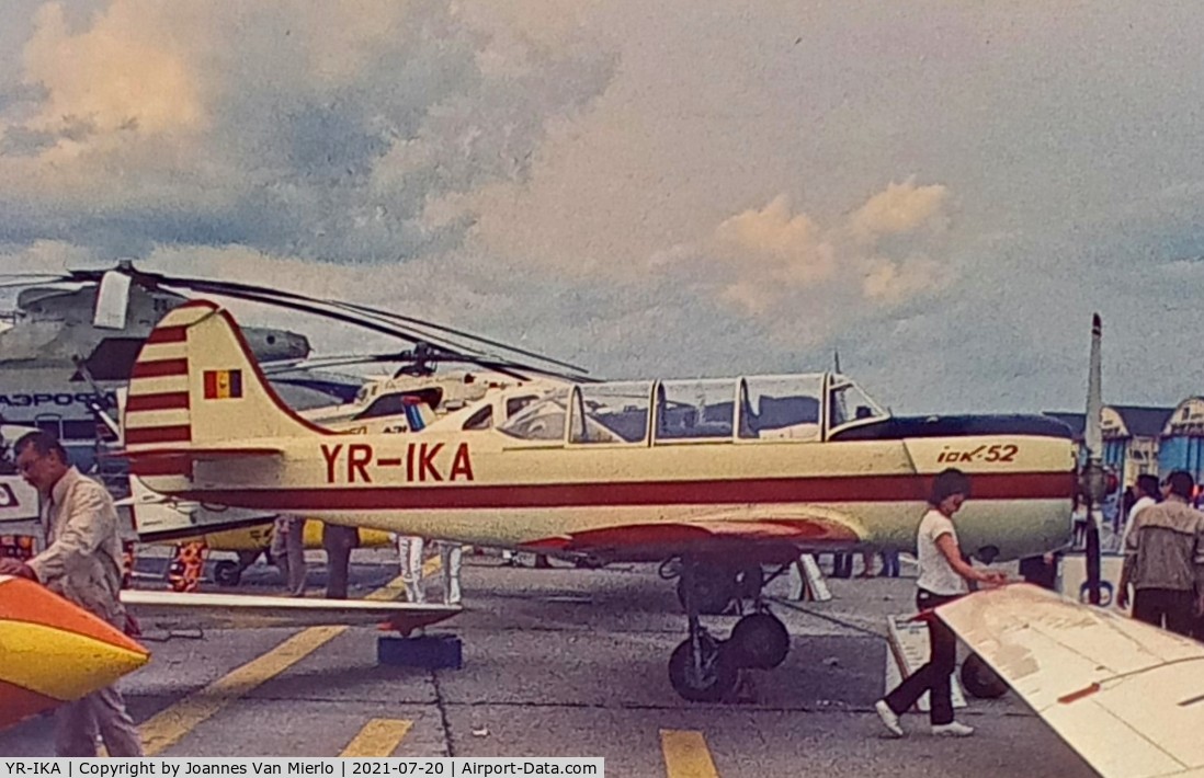 YR-IKA, 1981 Yakovlev Yak- 52 C/N 811413, Salon du Bourget