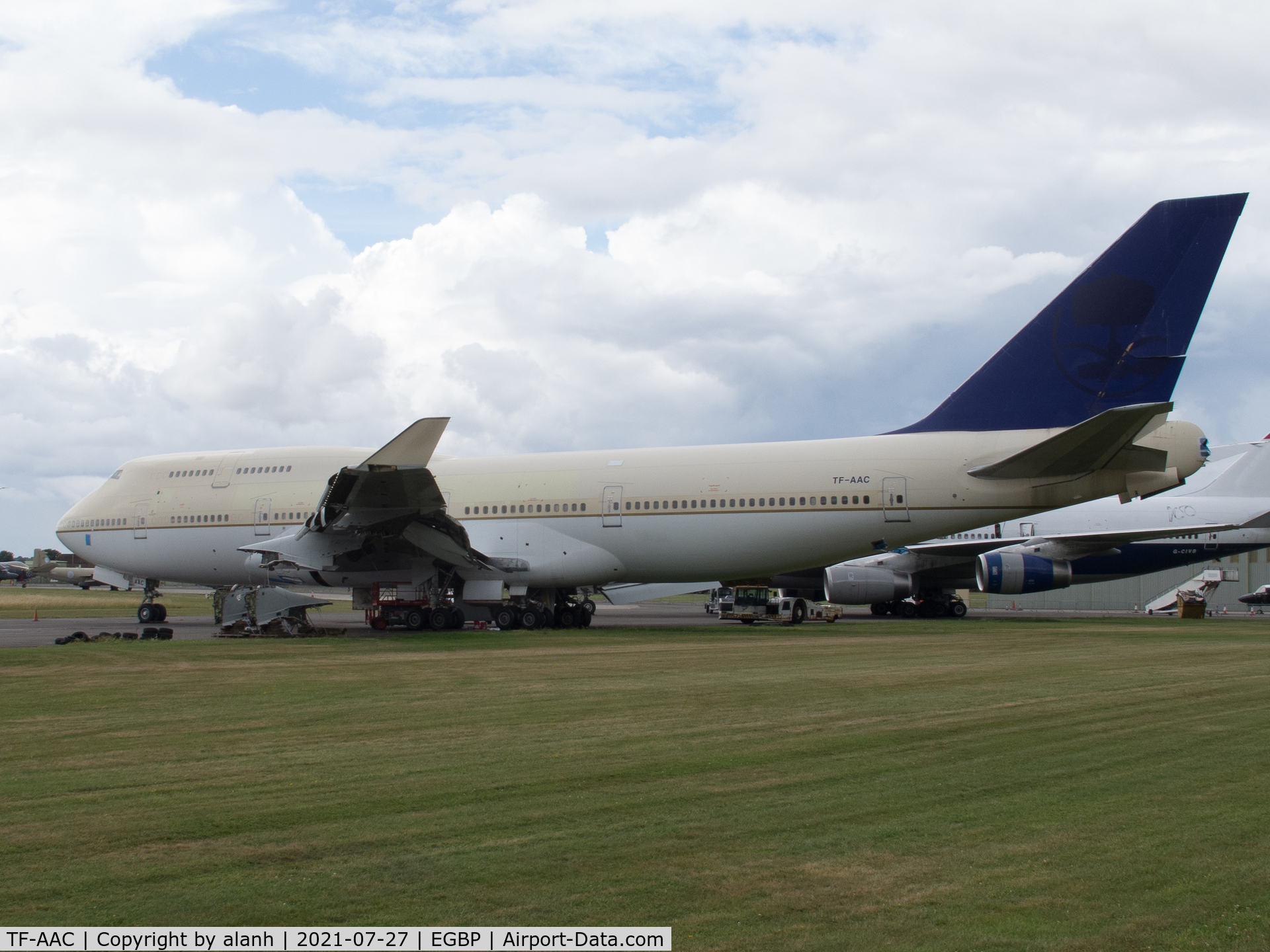 TF-AAC, 1999 Boeing 747-481 C/N 29262, Parting out at Kemble