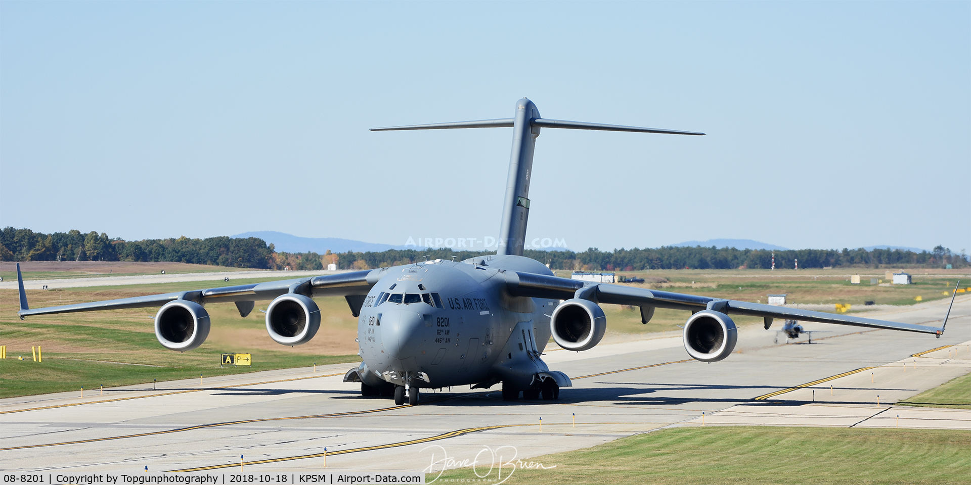 08-8201, 2008 Boeing C-17A Globemaster III C/N P-201, REACH773 taxing to the active