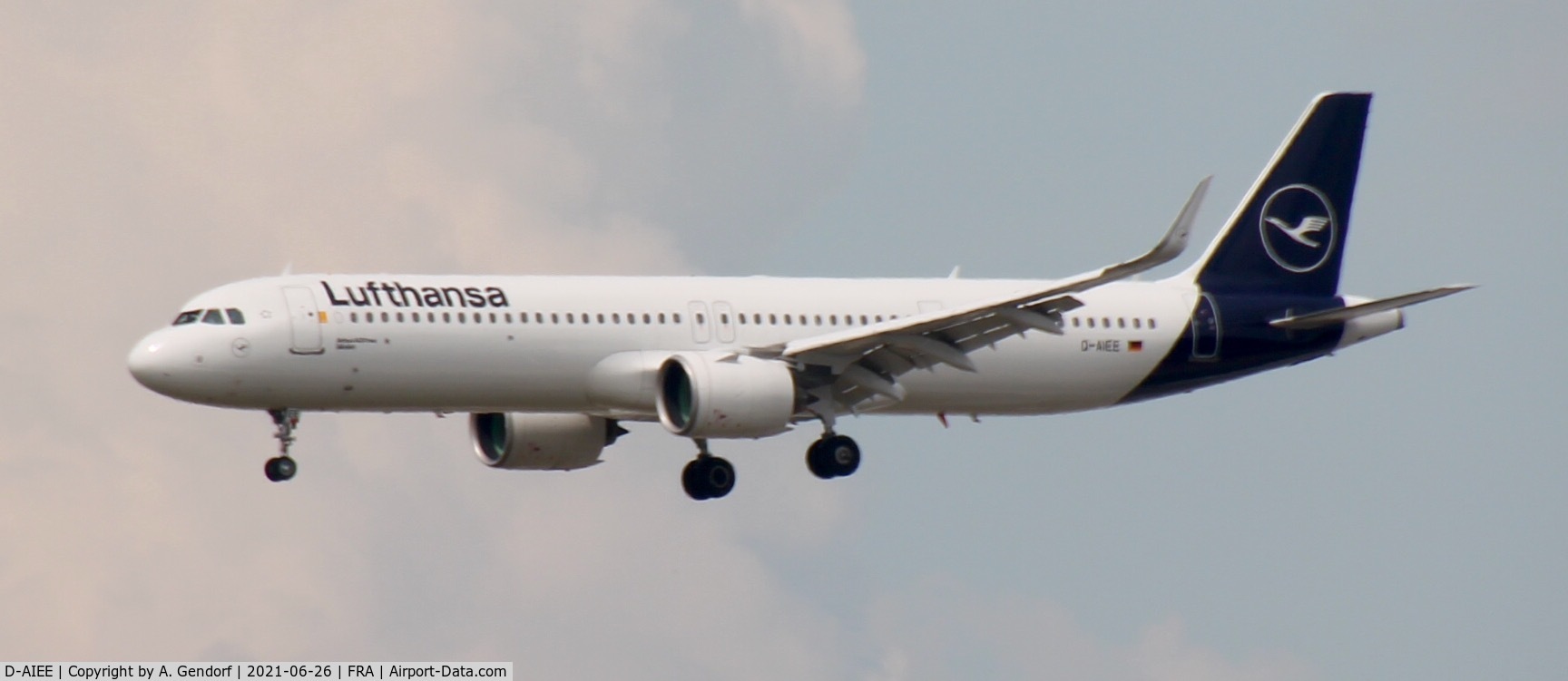 D-AIEE, 2019 Airbus A321-271NX C/N 9046, Lufthansa, is here on finals RWY 25L at Frankfurt International Airport (EDDF/FRA)