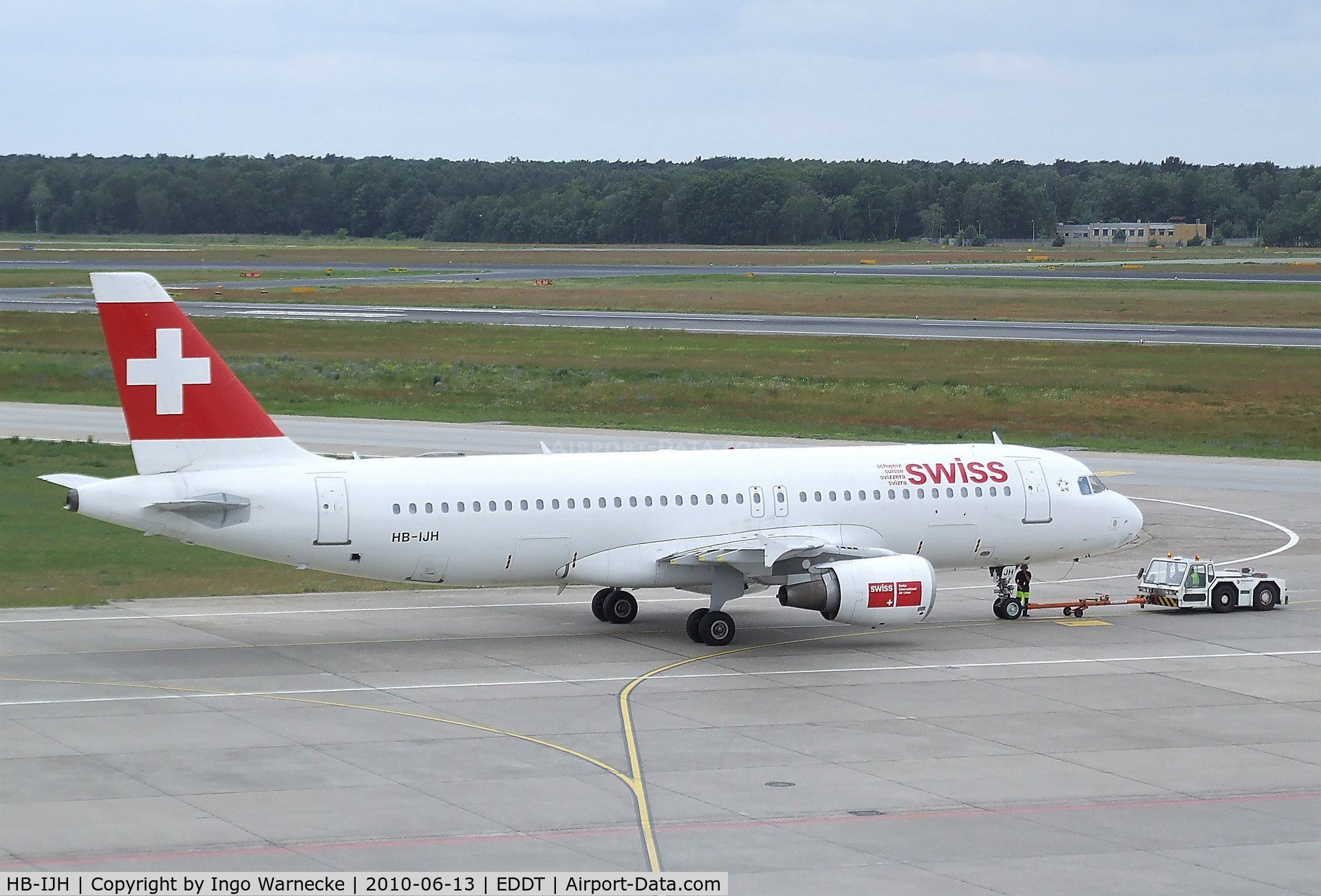 HB-IJH, 1996 Airbus A320-214 C/N 574, Airbus A320-214 of Swiss Air Lines at Berlin/Tegel airport