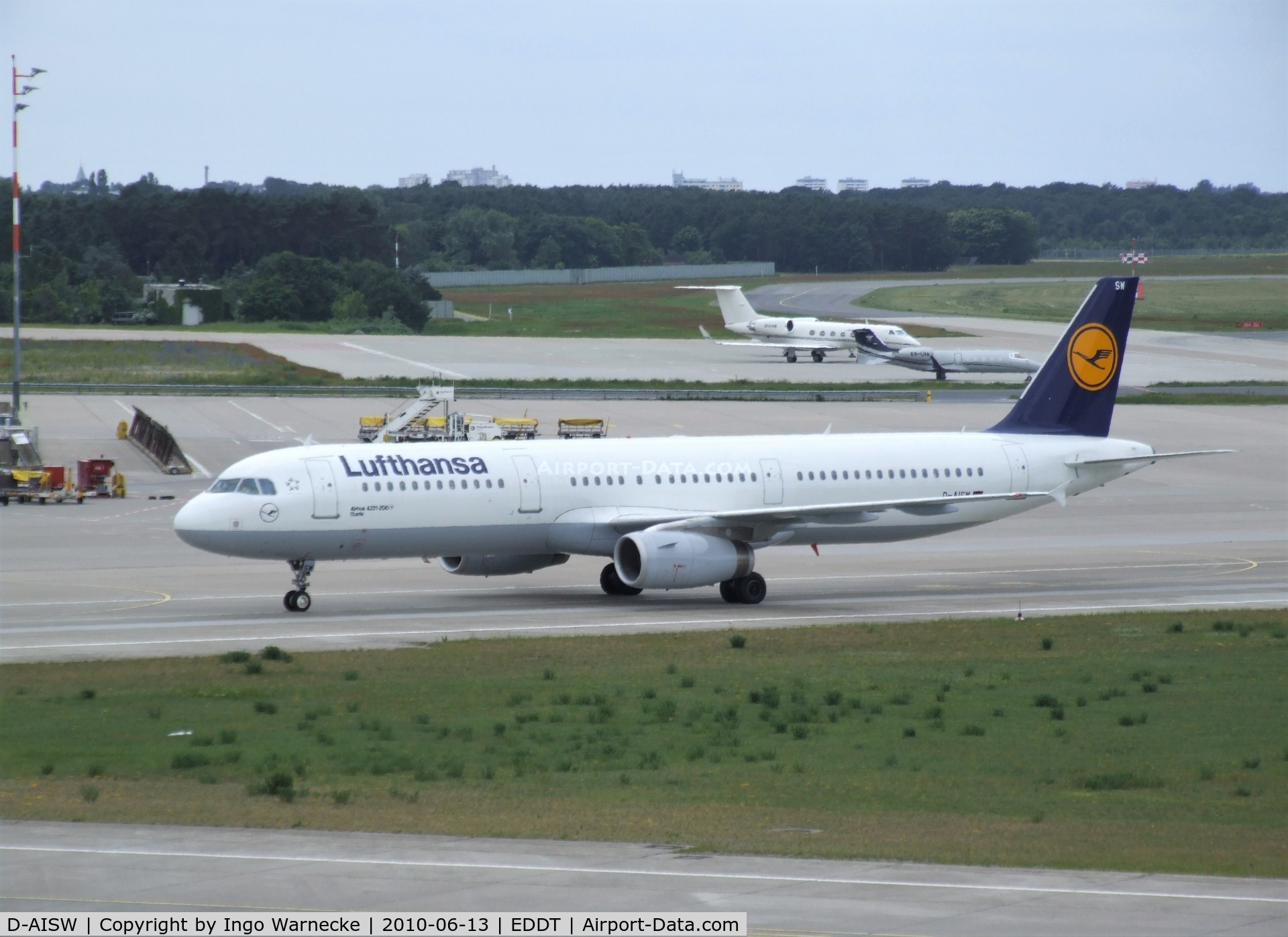 D-AISW, 2009 Airbus A321-231 C/N 4087, Airbus A321-231 of Lufthansa at Berlin/Tegel airport