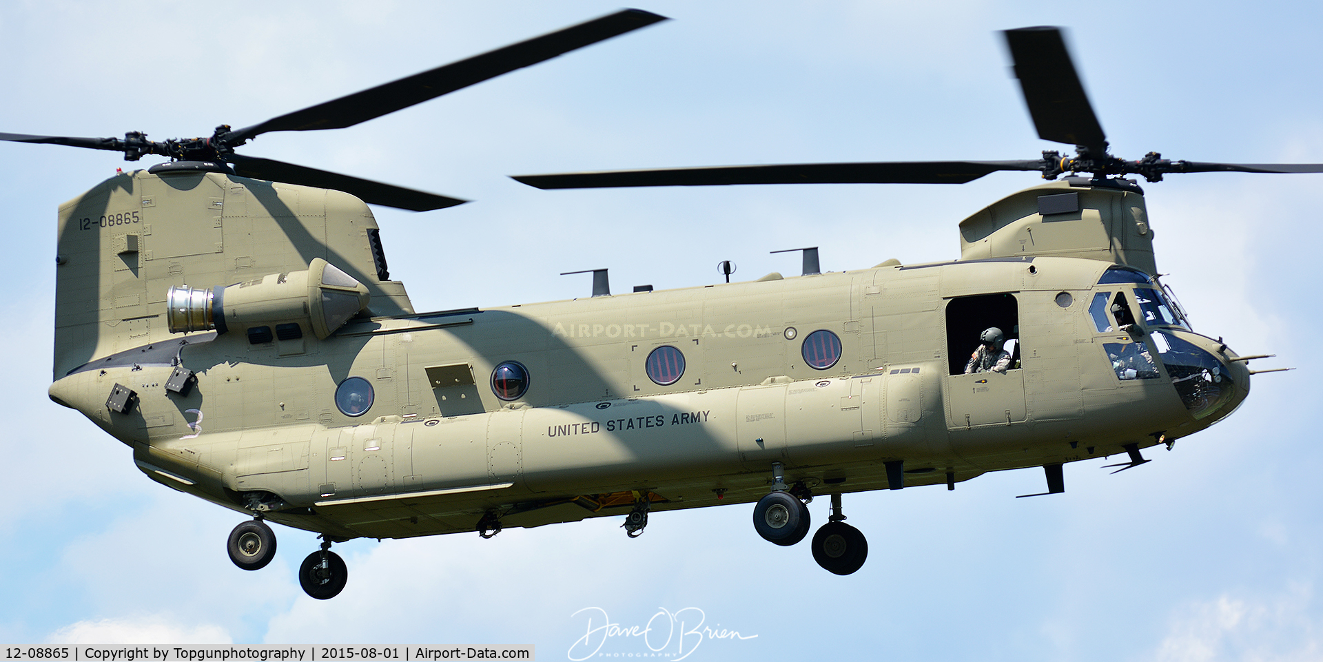 12-08865, Boeing CH-47F Chinook C/N M.8865, 2015 Leapfest Jumpship coming in for the next set of jumpers