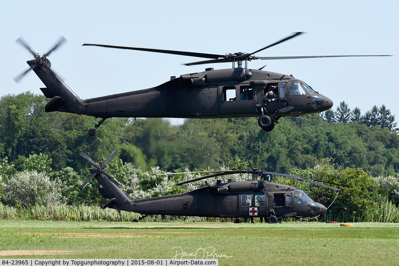 84-23965, 1985 Sikorsky UH-60A Black Hawk C/N 70795, Media ship returns and ready to touch down