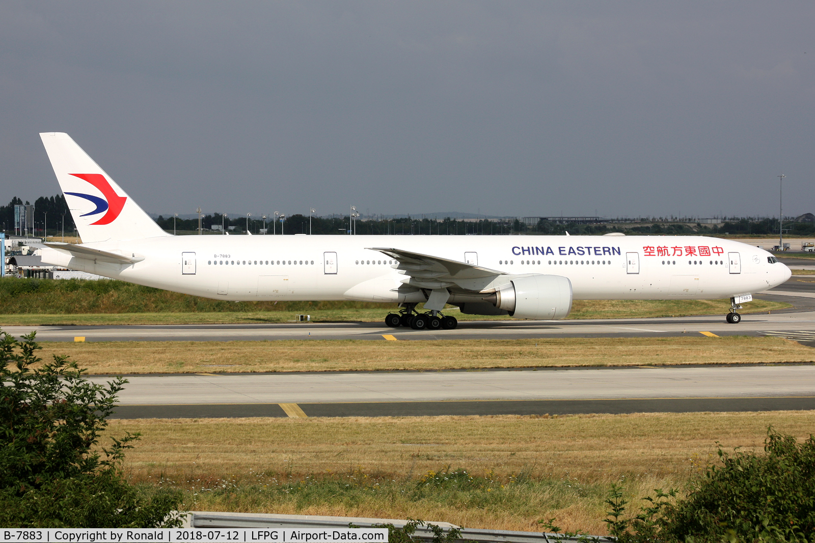 B-7883, 2017 Boeing 777-39PER C/N 43284, at cdg