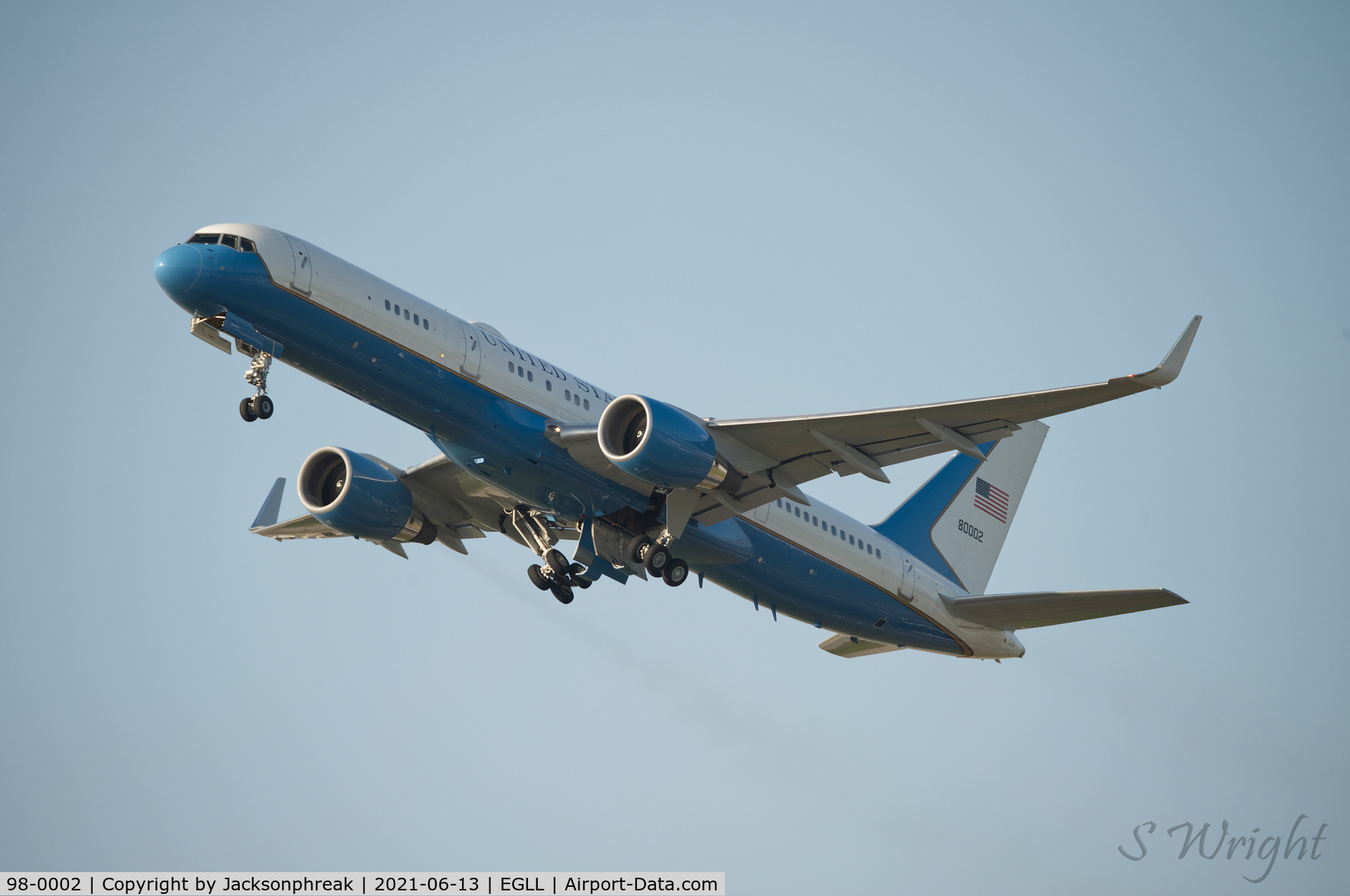 98-0002, 1998 Boeing C-32A (757-200) C/N 29026, Taking off from London Heathrow