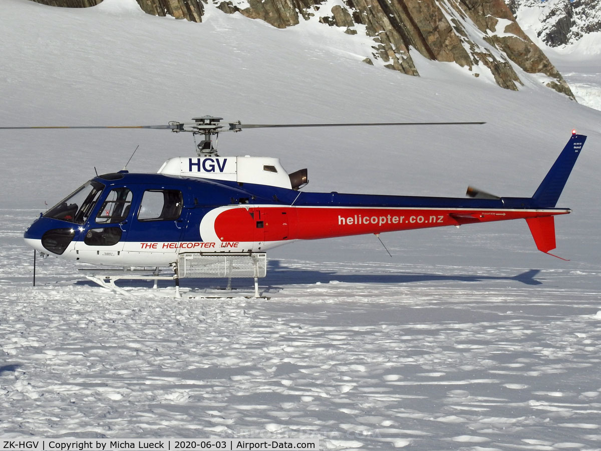 ZK-HGV, 2005 Eurocopter AS-350B-2 Ecureuil Ecureuil C/N 3944, On Franz Josef Glacier, New Zealand