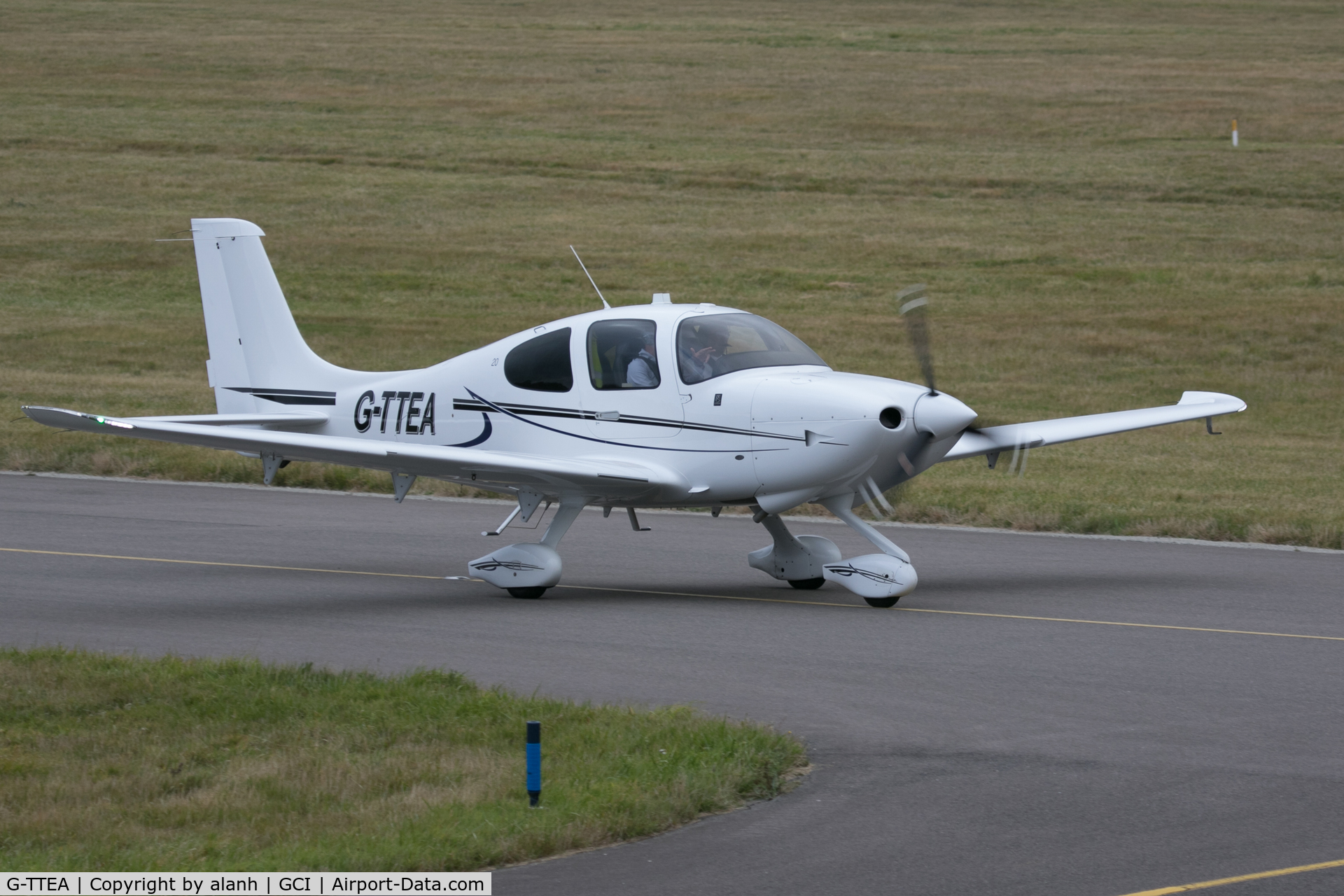 G-TTEA, 2017 Cirrus SR20 C/N 2351, Taxying after arrival at Guernsey