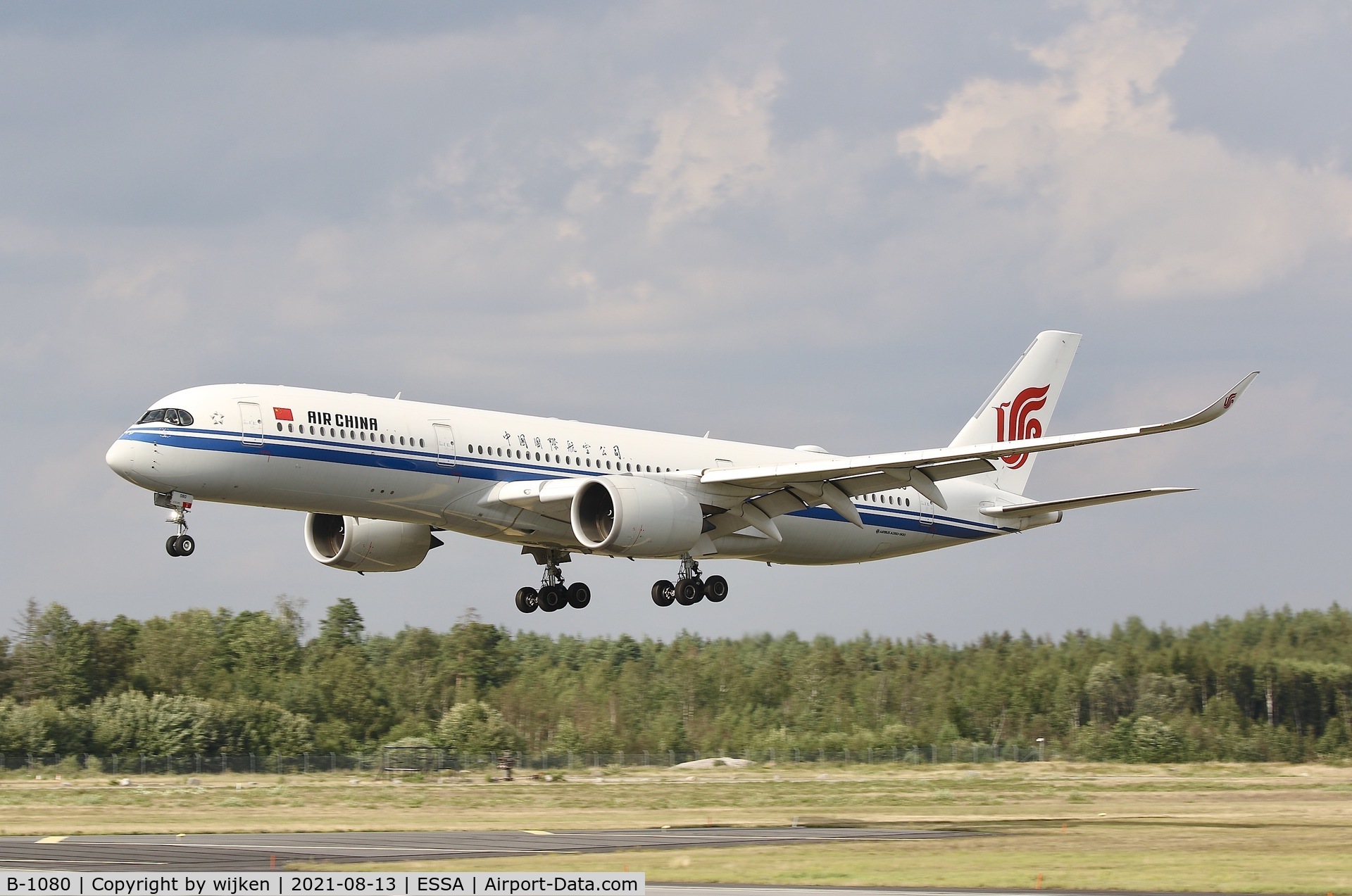 B-1080, 2018 Airbus A350-941 C/N 247, RWY 26