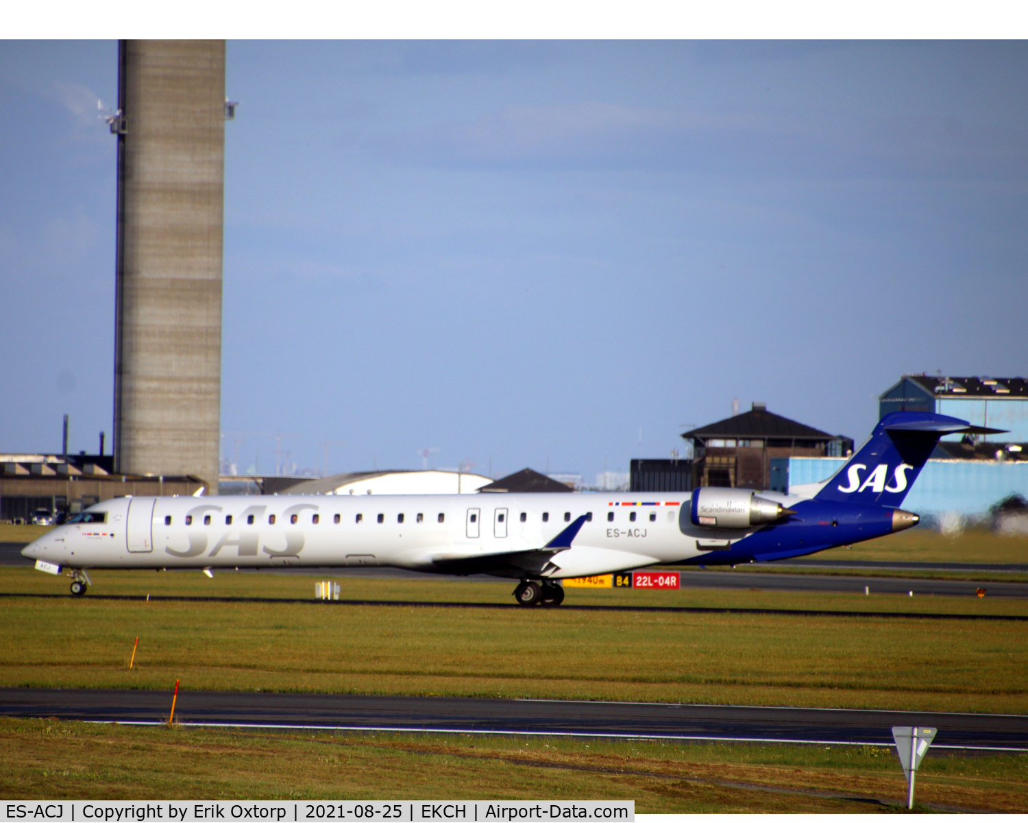 ES-ACJ, 2010 Bombardier CRJ-900LR (CL-600-2D24) C/N 15250, ES-ACJ landed rw 22L