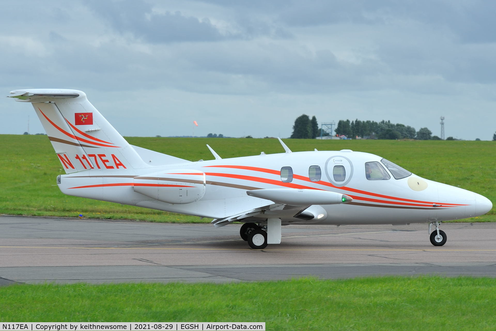 N117EA, 2007 Eclipse Aviation Corp EA500 C/N 000104, Leaving Norwich following fuel stop.