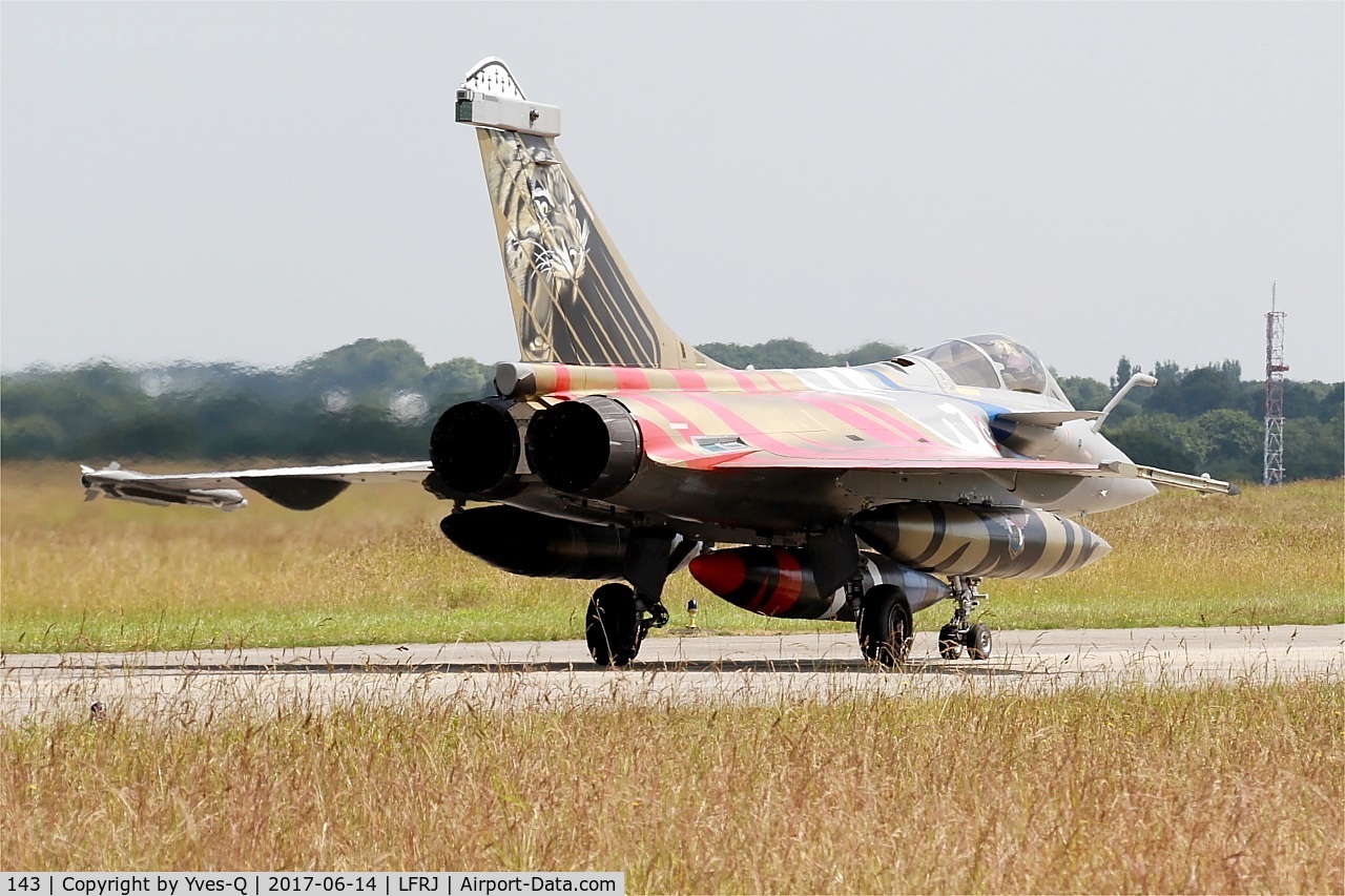 143, 2013 Dassault Rafale C C/N 143, Dassault Rafale C, Taxiing to flight line, Landivisiau naval air base (LFRJ) Tiger Meet 2017