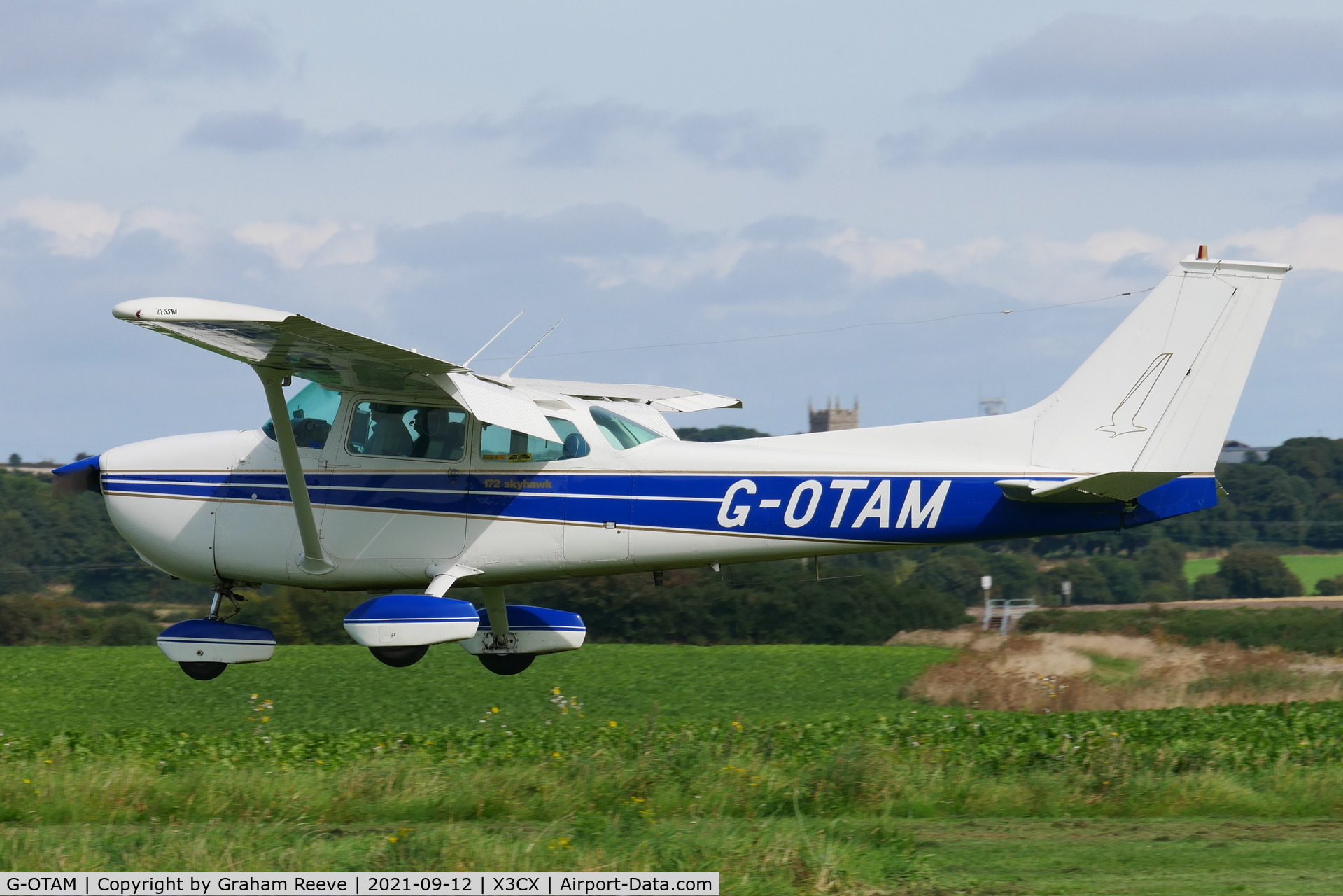 G-OTAM, 1974 Cessna 172M Skyhawk C/N 172-64098, Landing at Northrepps.