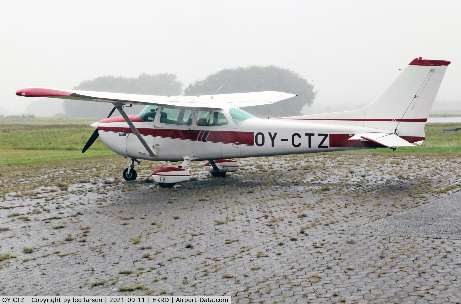 OY-CTZ, 1976 Cessna 172M C/N 17267356, Randers 11.9.2021