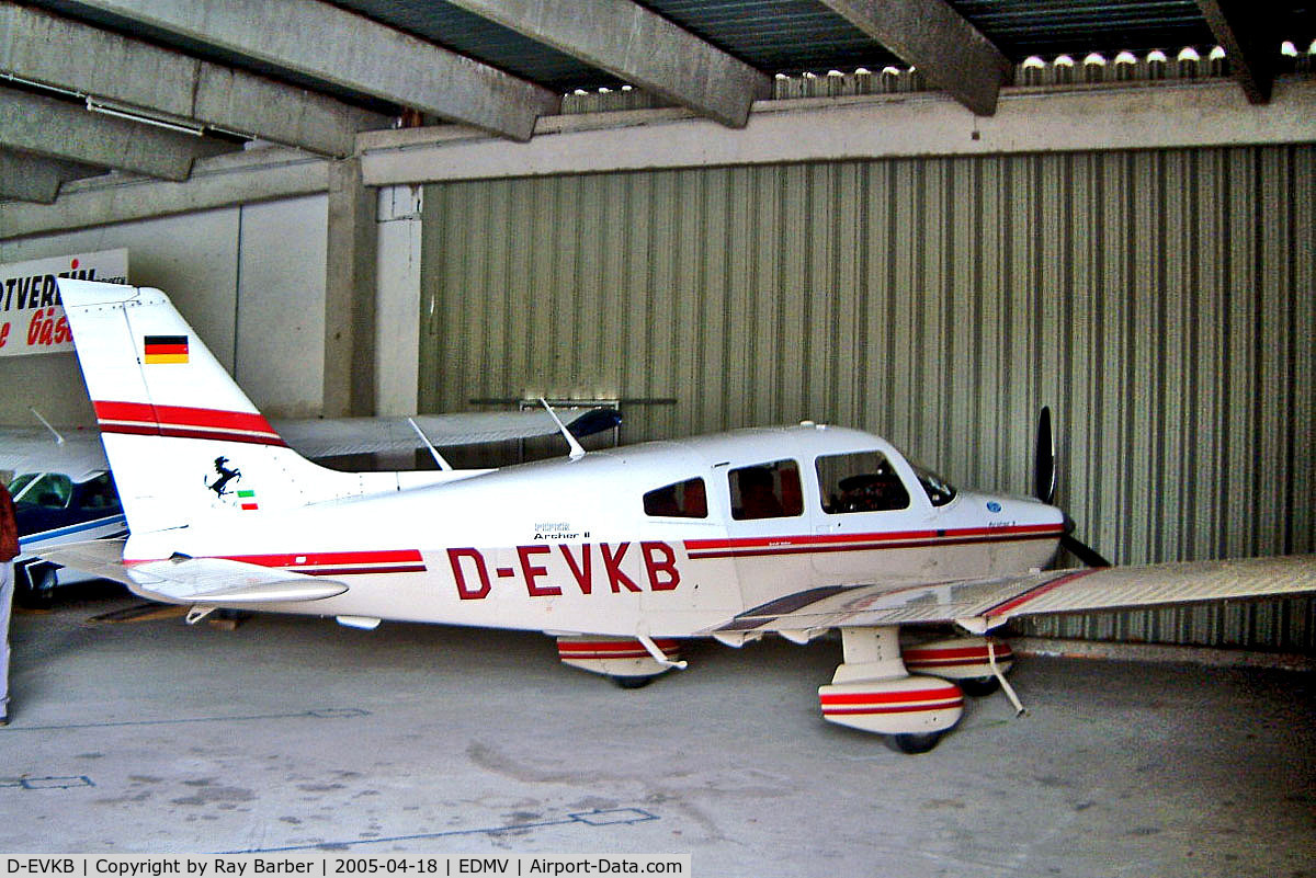 D-EVKB, Piper PA-28-181 Archer II C/N 28-8390054, D-EVKB   Piper PA-28-181 Archer II [28-8390054] Vilshofen~D 18/04/2005