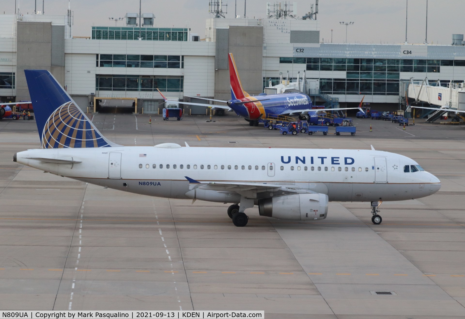 N809UA, 1998 Airbus A319-131 C/N 825, Airbus A319-131