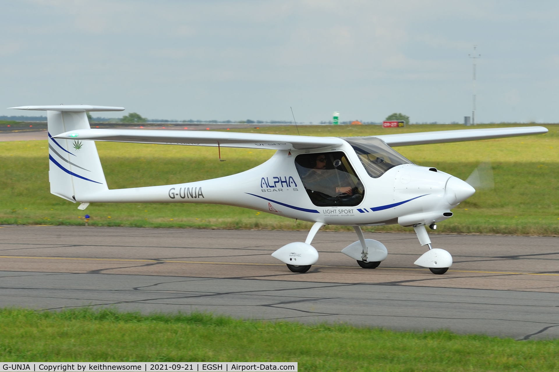 G-UNJA, 2020 Pipistre Alpha BCAR-S 164 C/N AT1640009, Leaving Norwich.