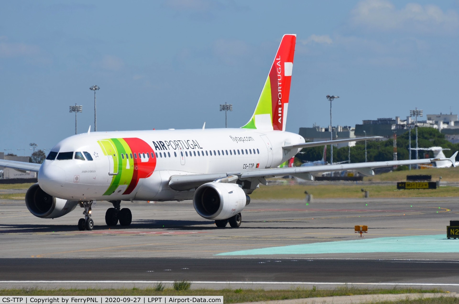 CS-TTP, 2000 Airbus A319-111 C/N 1165, TAP A319 Lining-up