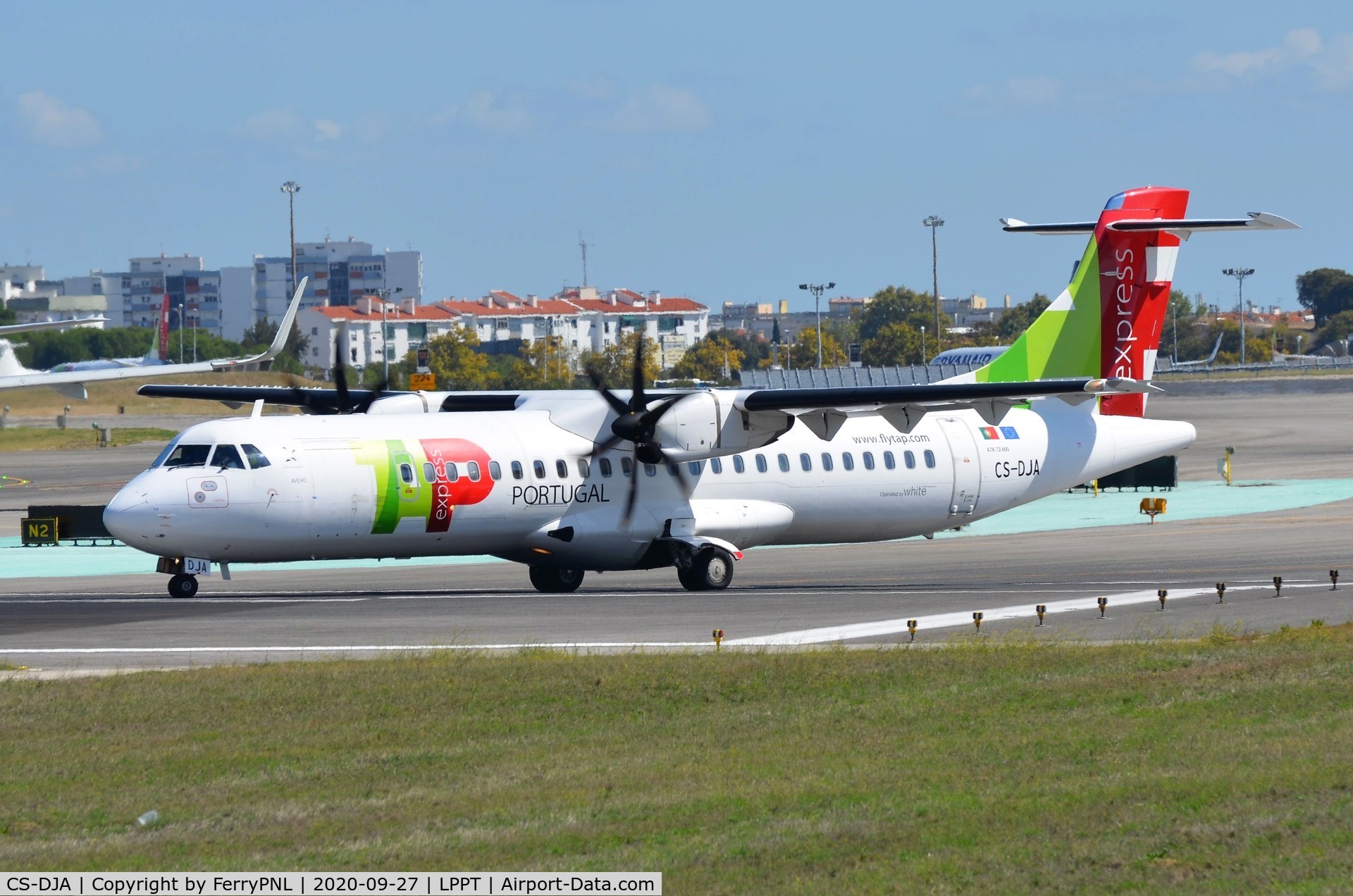 CS-DJA, 2015 ATR 72-600 (72-212A) C/N 1294, TAP Express ATR72 for departure